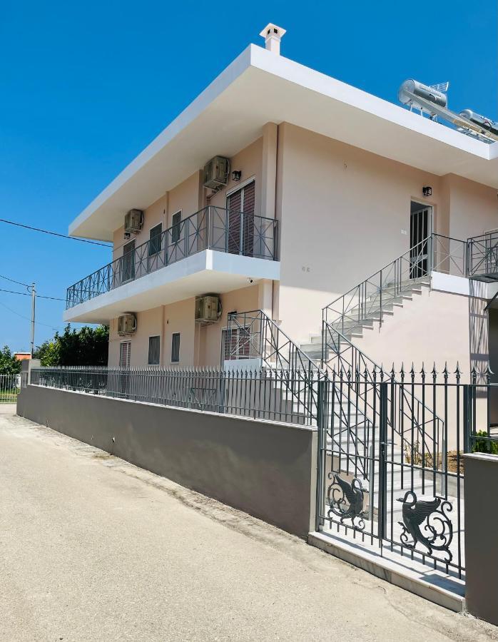 Koulouras Holiday Apartments Nikolaíika Esterno foto